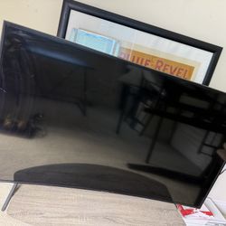 Samsung 55” Curved 4K Smart TV – Model UN55RU7300FXZA – Beautiful Picture + Remote