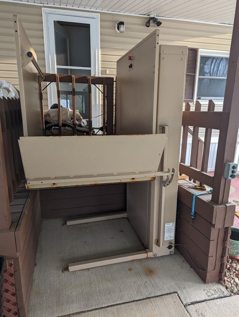 Exterior Elevator Vpl