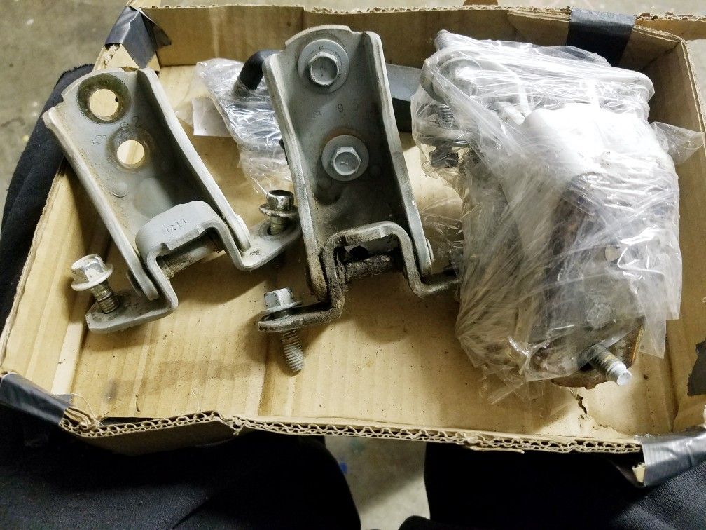 Nissan frontier xterra seat steering column dash door hinge hinges