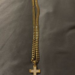 20” Gold Platted Chain With Cross