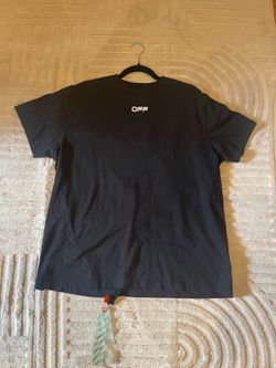 Off w h I t e tee size Large