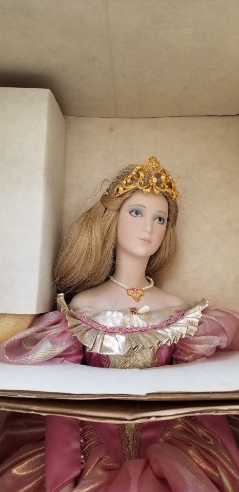 Franklin Mint Heirloom Porcelain Doll. 19 Inch. Cinderella. 