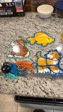 Melissa & Doug string activity set