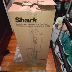 Shark Navigator Lift-Away With Self-Cleaning Brushroll