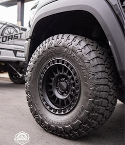 18” 6 Lug kmc ims all black with toyo rt trail in 37/12.50r18 !!