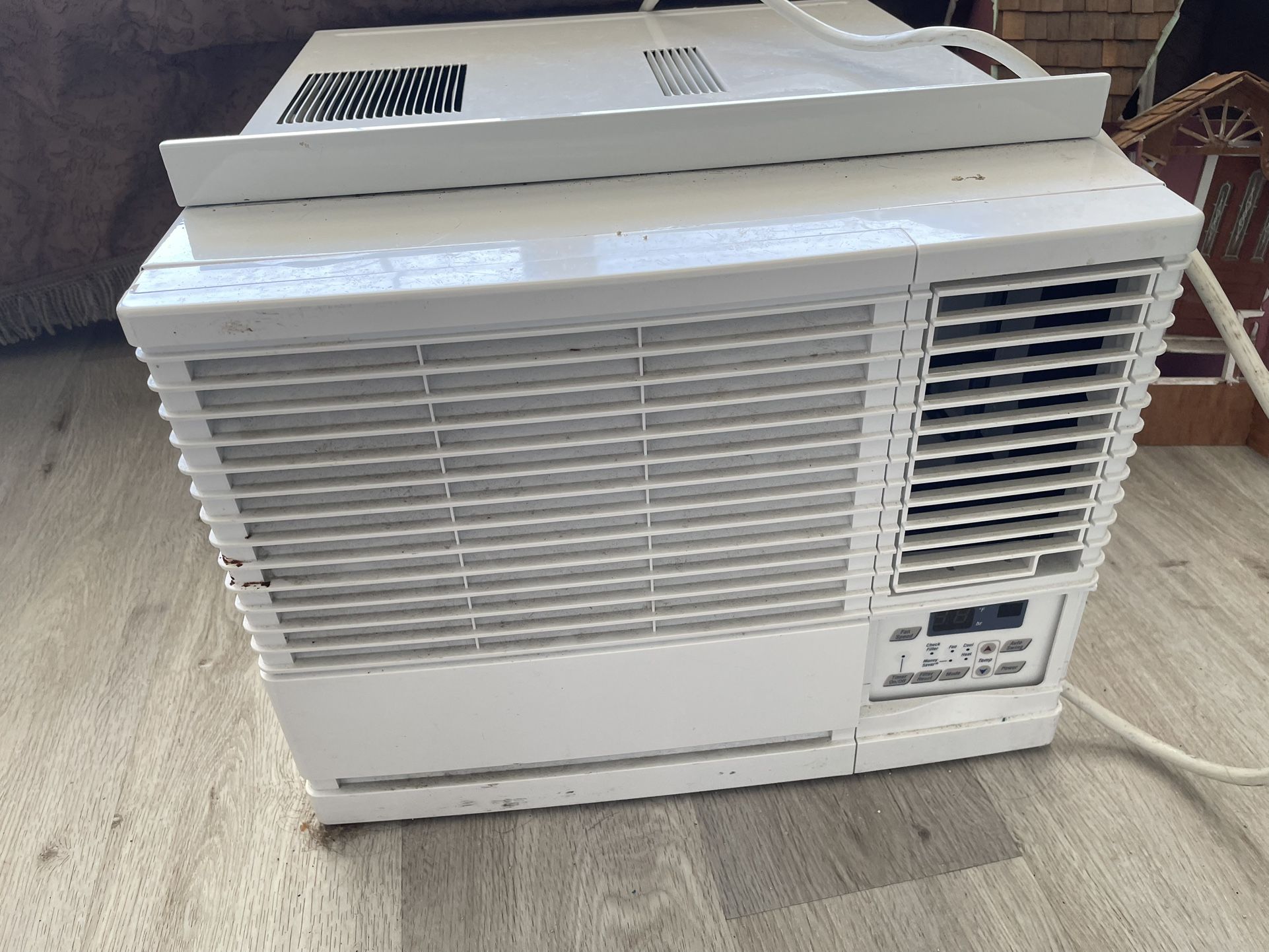 Fredirich Air Conditioner And Heating 8000 BTUs