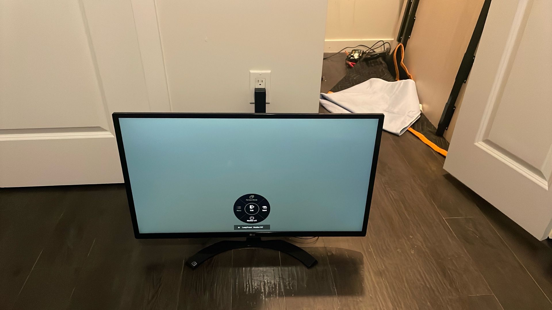 LG 32” Computer Monitor – Works Well HDMI