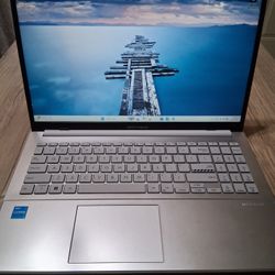 Asus Vivobook 15" i3 8 RAM 256GB 