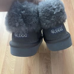 Ugg  Slipper 