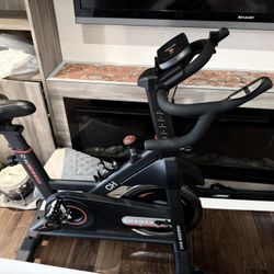 🚴‍♂️ Indoor Exercise Bike for Sale – Good Condition