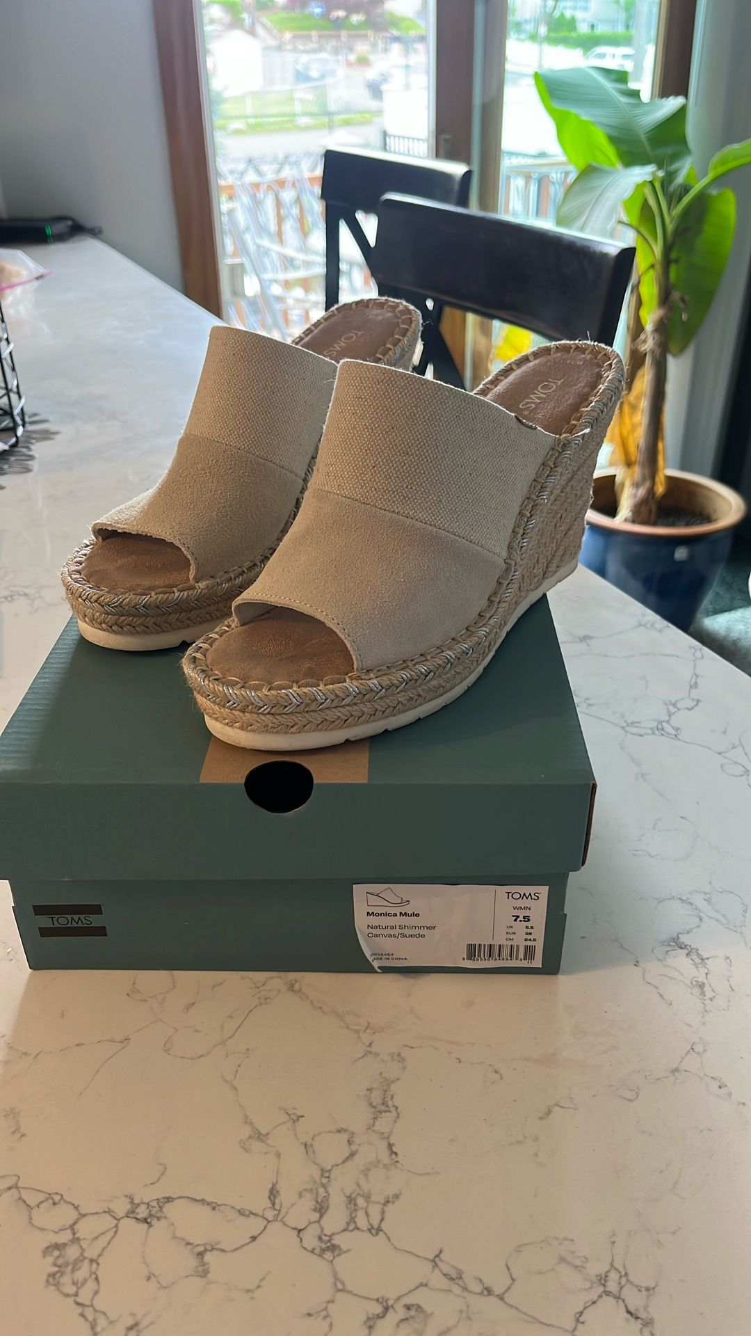 Like New Tom’s Wedge Mule Size 7.5