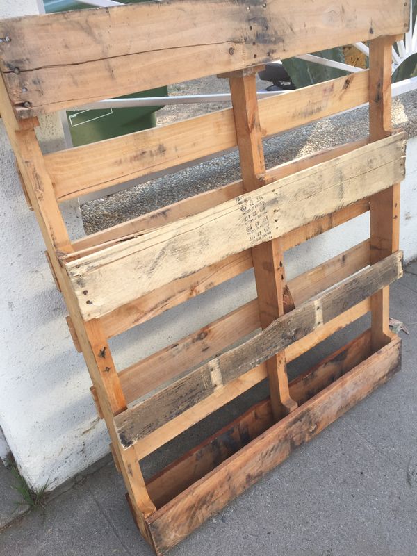 Wooden Pallet Wood Pallets Delivery Possible for Sale in Los Angeles