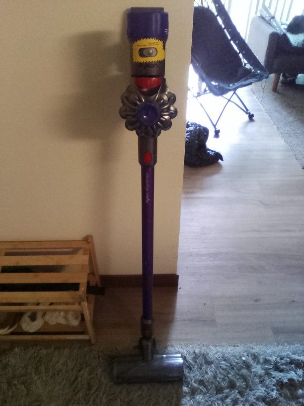 Dyson V8 Pet+ Vacuum Cleaner