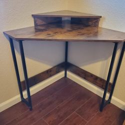 Corner Desk and Office Chair