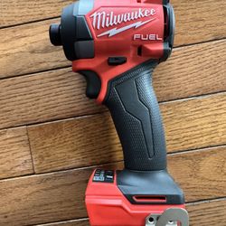 Milwaukee M18 Fuel 1/4 Impact Driver 
