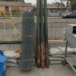 Roll of Chain Link Fence with Posts