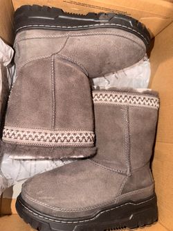 Girl Uggs