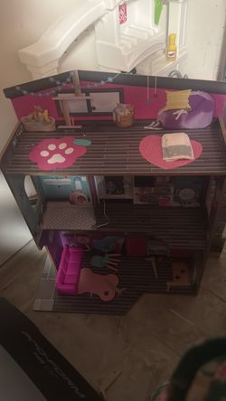 Girls doll house