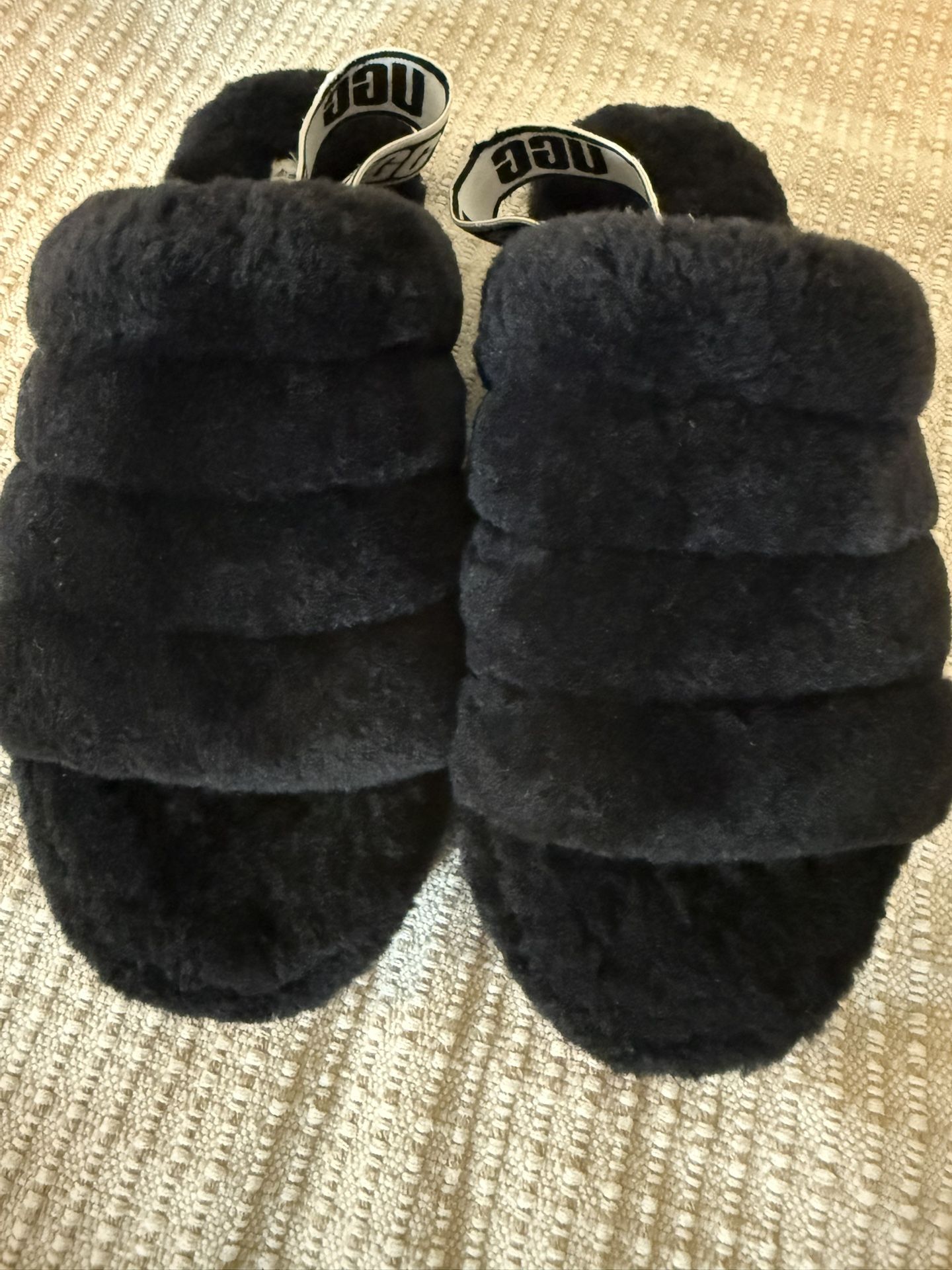 UGG SLIPPERS SLIDES