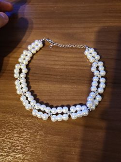 Pearl necklace choker