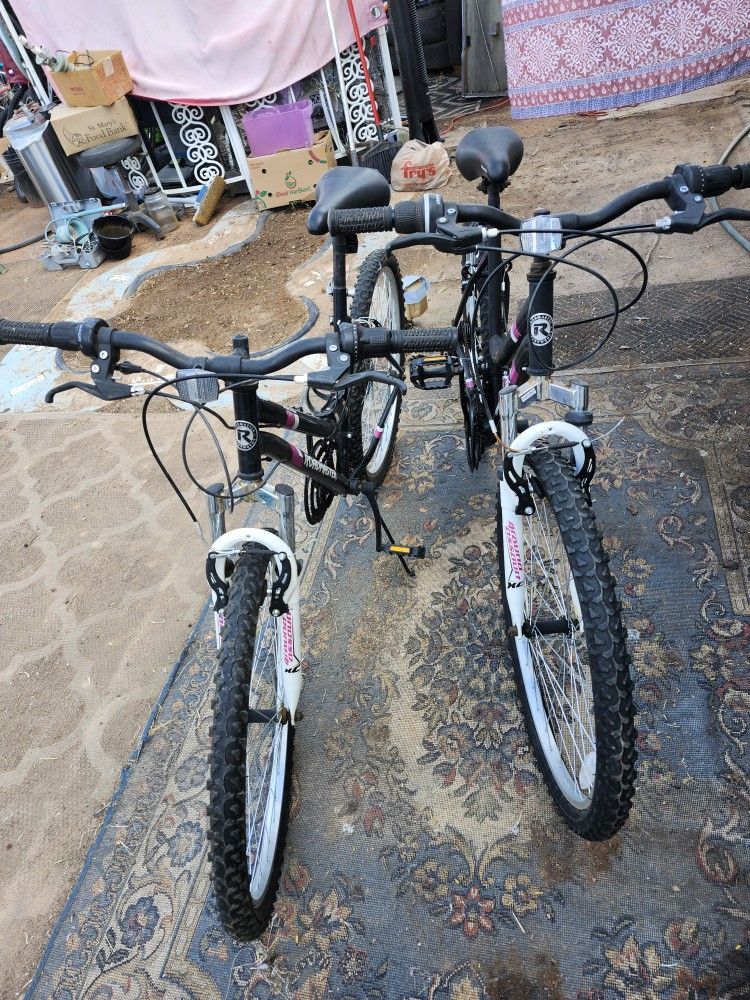 2 Bikes ROADMASTER 26INCH 18SPEED SHIFTING AND BREAK VERY GOOD WORK PERFECT LIKE NEW EVERYTHING IS PERFECT