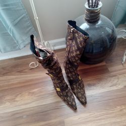 Women Size 10 Louis Vuitton  LV 3" high Heel Boots