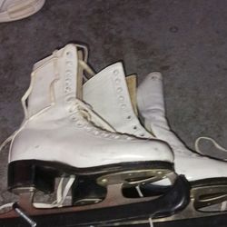Bauer Ice Skating Skates Size 5  White Leather 