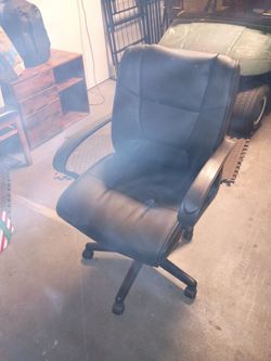 Adjustable desk chair