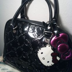 ADORABLE HELLO KITTY PATENT HANDBAG – SHINY BLACK EMBOSSED DESIGN + BOW CHARM 