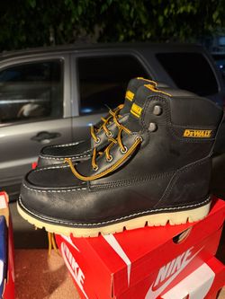 Men’s work boots brand new dewalt