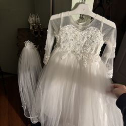 White Child Gown / Vestido Blanco Para Niña 