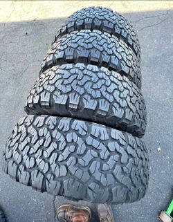 275-70R18 LT BF Goodrich tires. set of Tires en excelente condición 80%life 😎🏁
