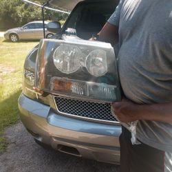 2008 Chevy Tahoe (right side lighting)