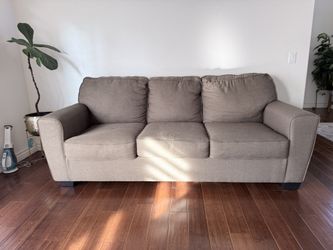 Sleeper Sofa ( Queen Size With Bedding )