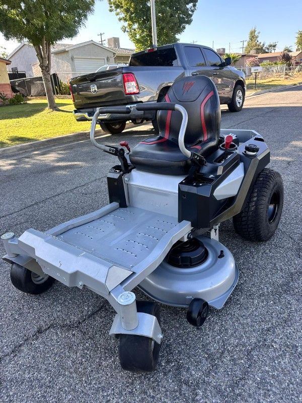 Murray
Cruz 42 in. 19.0 HP 540cc EX1900 Series Briggs and Stratton Engine Dual Hydrostatic Drive Gas Zero Turn Mower