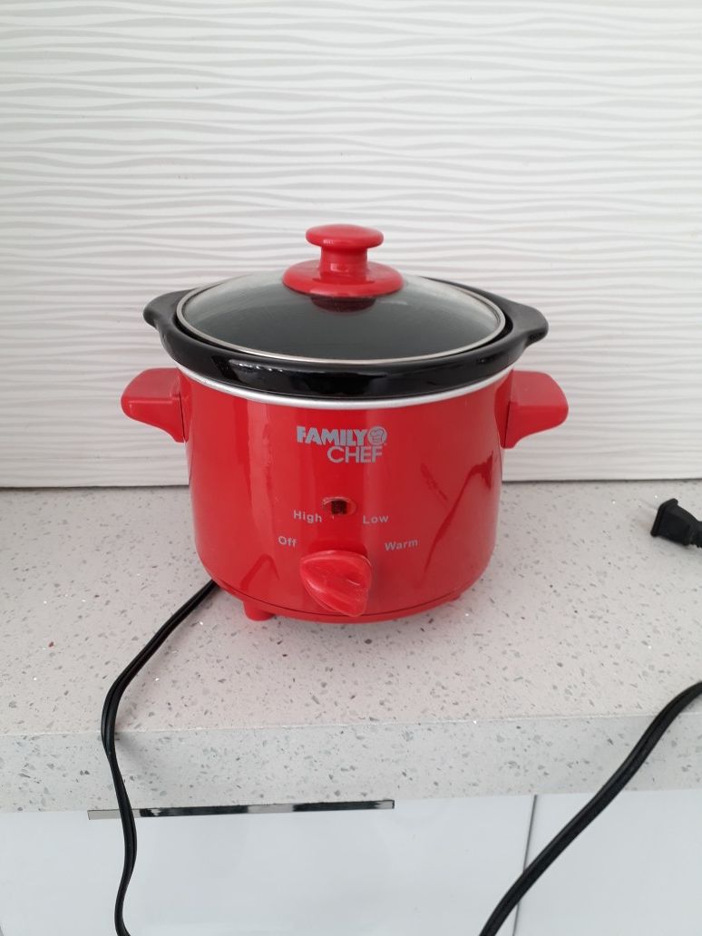 Brand new slow cooker 1.5 quarts