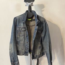  Title: Classic Aeropostale Light Wash Denim Jacket (Size L)