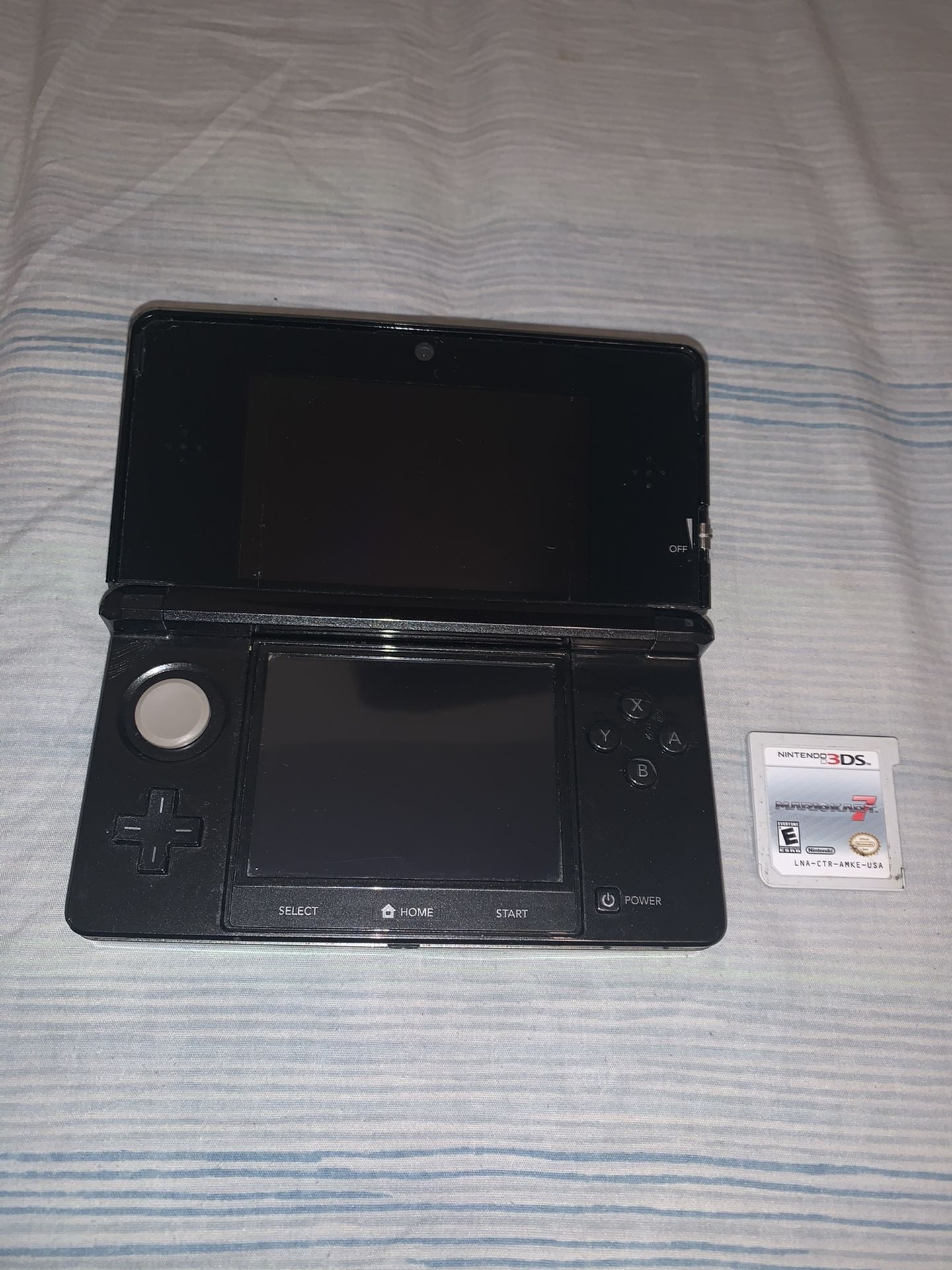 Nintendo 3DS - Black w/ Mario Kart 7