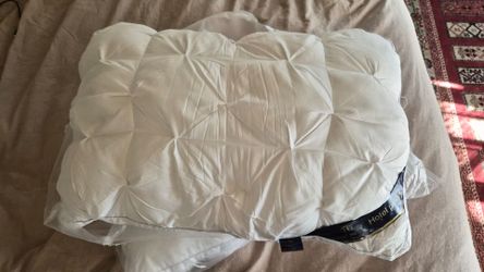 NEW 2 Unused Hotel Pillows