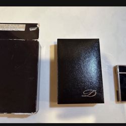 Vintage DuPont lighter: Natural Black Lacquer Lighter With Gold Finish 