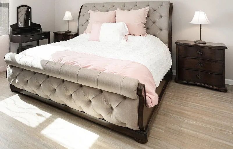 Beautiful Luxury King Size Sleigh Bed Set 