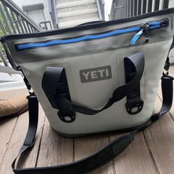 Yeti 20 Quart Hopper Cooler 