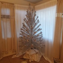 Mid Century Vintage Christmas Tree With Light