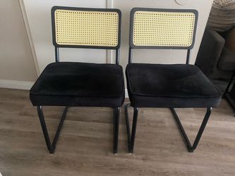 Pending pickup** Free chairs
