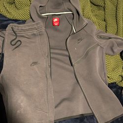 Dark Grey Nike Tech Set