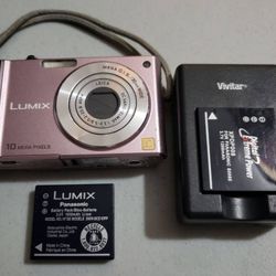 Panasonic Lumix DMC-FS20 digital camera 2 batteries charger

