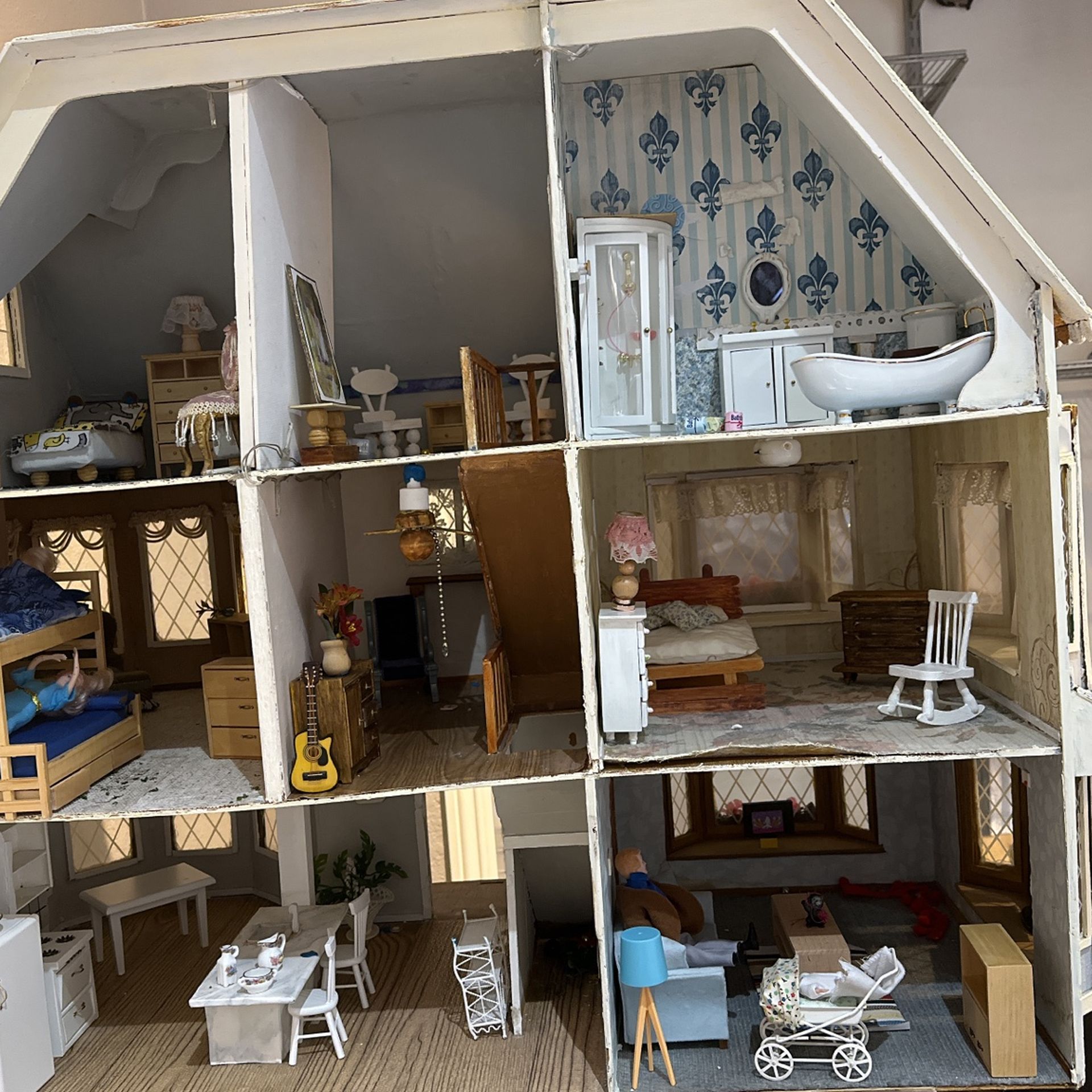 Harrison Wooden Dollhouse for Sale in Lakewood CA OfferUp
