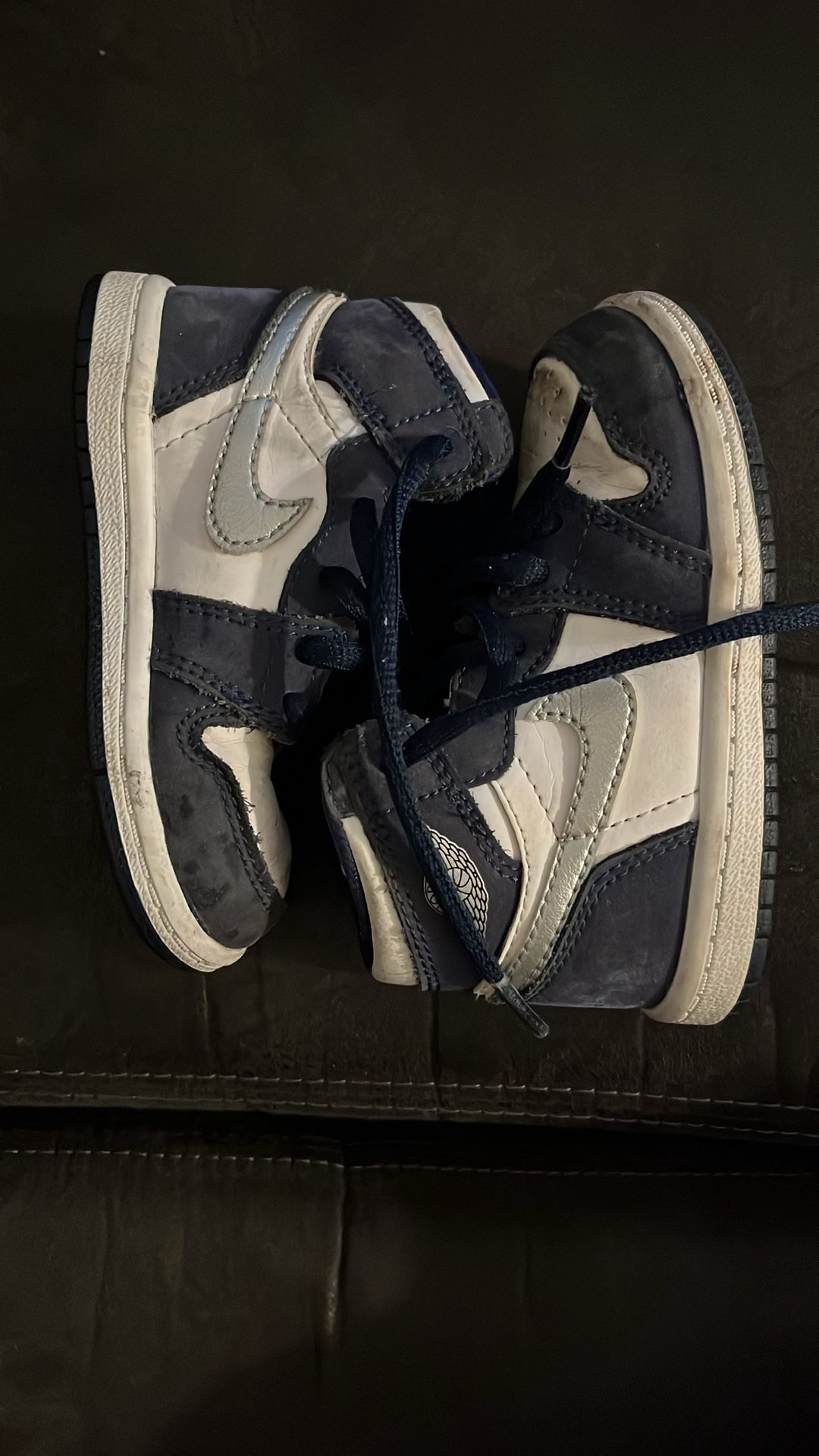 Jordan 1 Retro High OG White Metallic Silver/ Midnight Navy