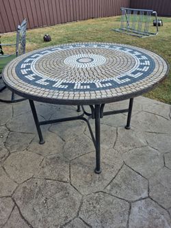 Round Mosaic Tile Outdoor Patio Table