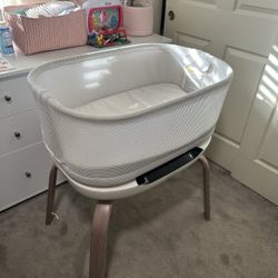 Graco Smart Sense Soothing Baby Bassinet 